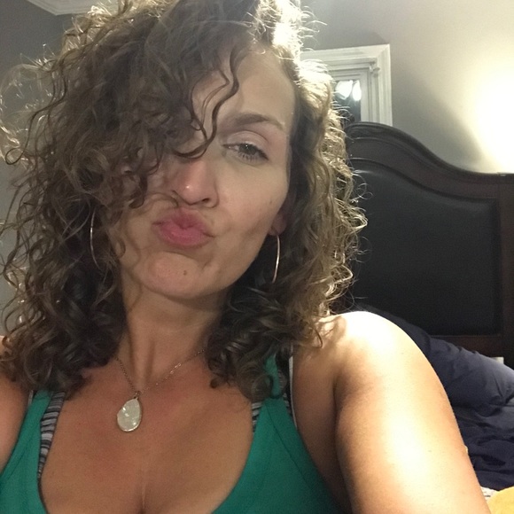 Meet your Posher, Rachel - Picture 2 of 2